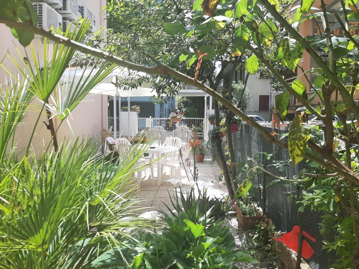 Hotel Amalfi Ρίμινι Εξωτερικό φωτογραφία